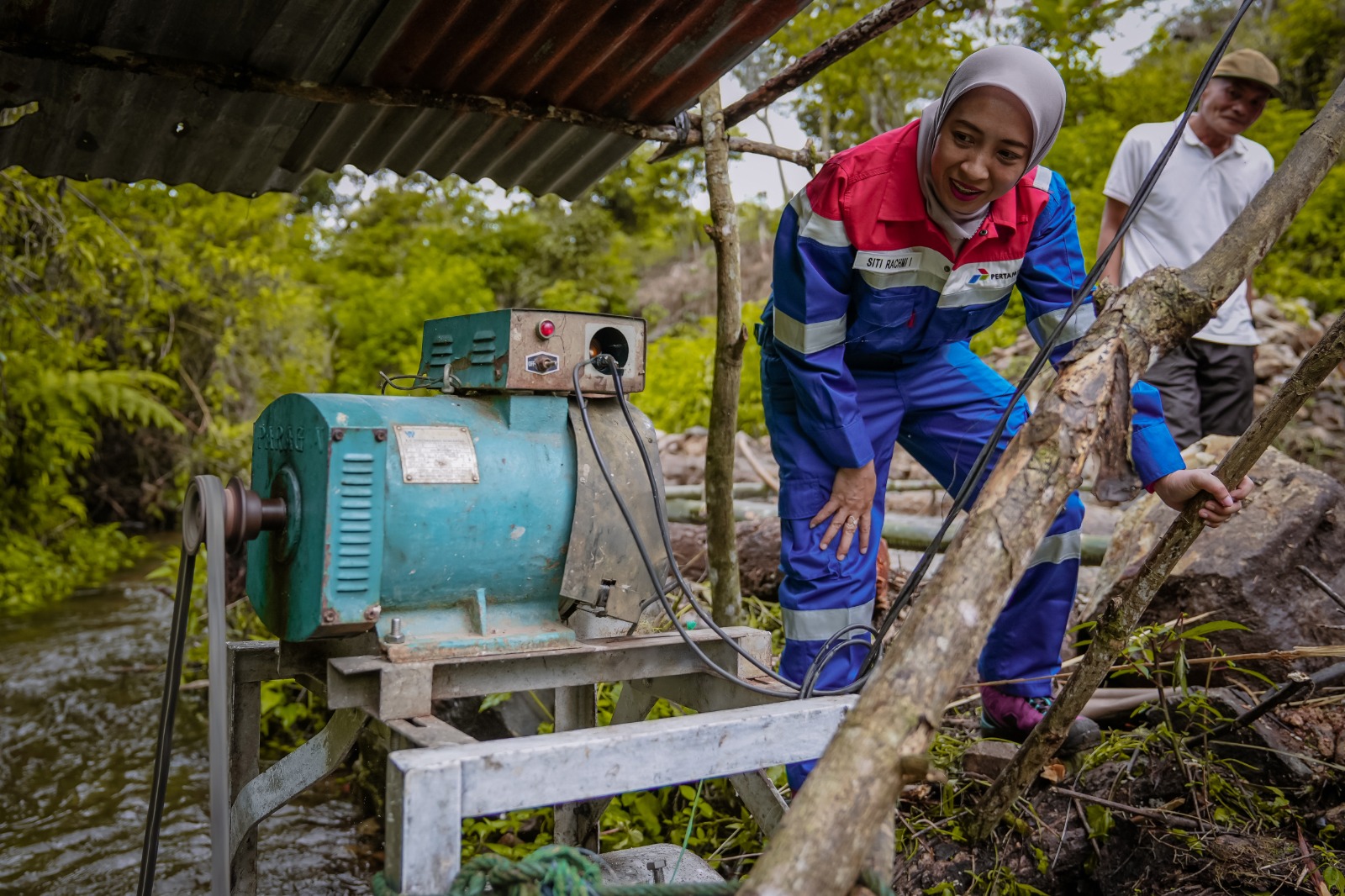 Menerangi Harapan di Kaki Bukit Barisan, Pertamina Hadirkan Energi Baru Terbarukan Manfaatkan Potensi Lokal