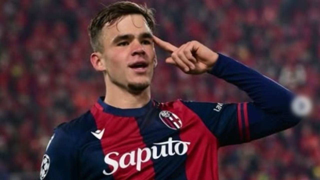 Siapa Striker Jangkung Klub Serie A Italia yang Disebut Cocok Gantikan Ole Romeny?