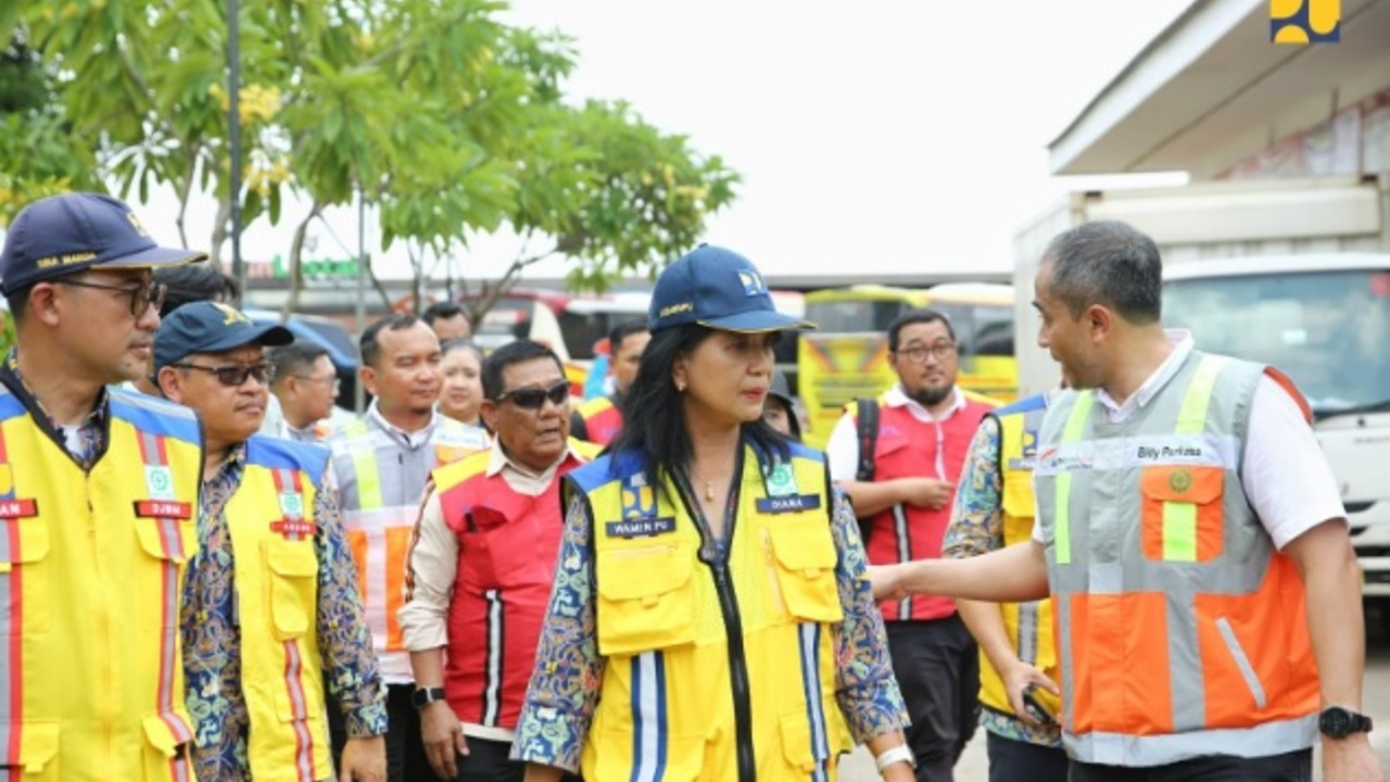 Tinjau Kesiapan Tol Trans Jawa untuk Nataru 2025, Wamen PU Tegaskan Ini