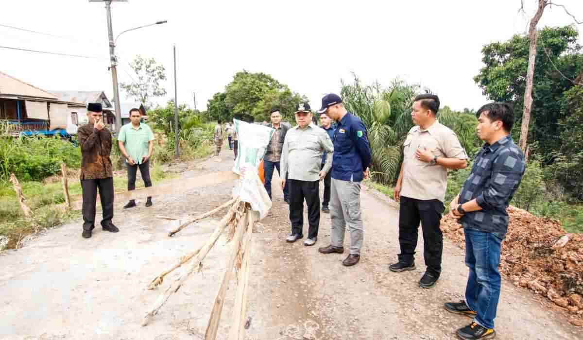 Pj Bupati Muba Blusukan Tinjau Infrastruktur Jalan di Kecamatan Sekayu, Ini Temuannya