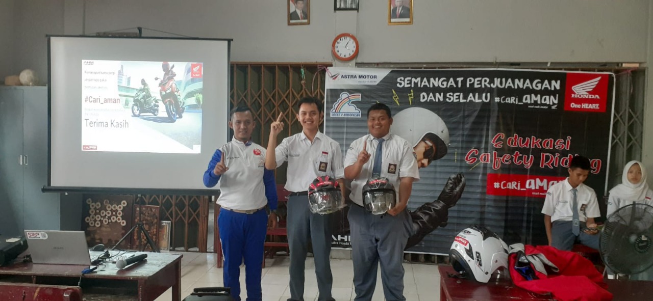 Edukasi Safety Riding Astra Motor Sumsel Bersama Siswa SMAN 2 Palembang