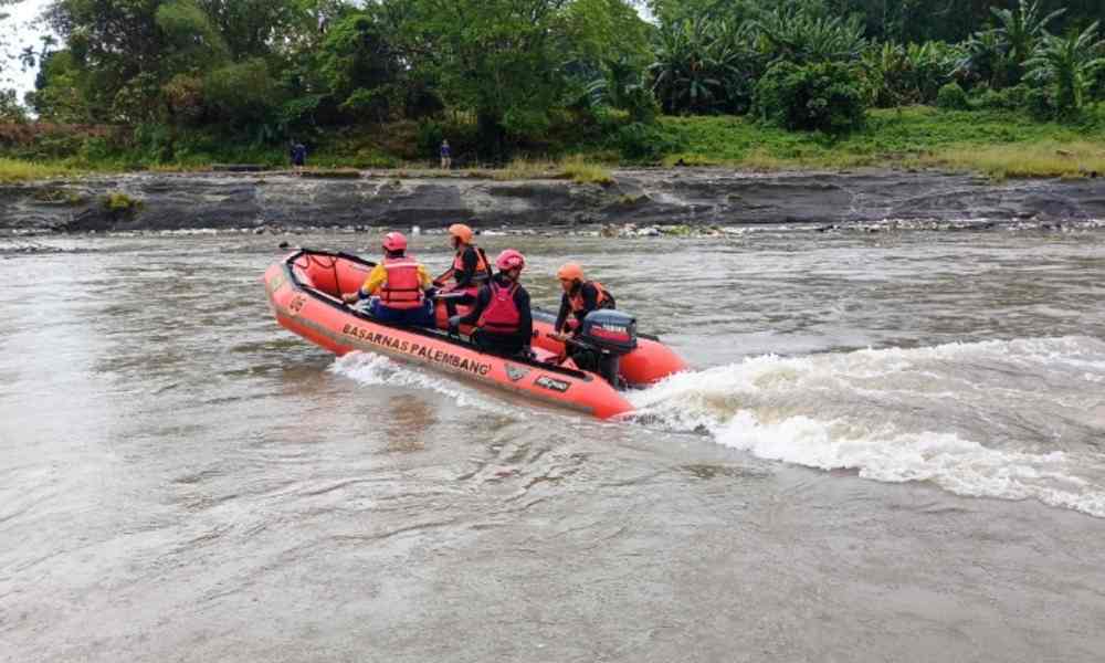 Bocah SD Tenggelam saat Mandi, Tim Rescue Sisir Sungai Lematang Lahat