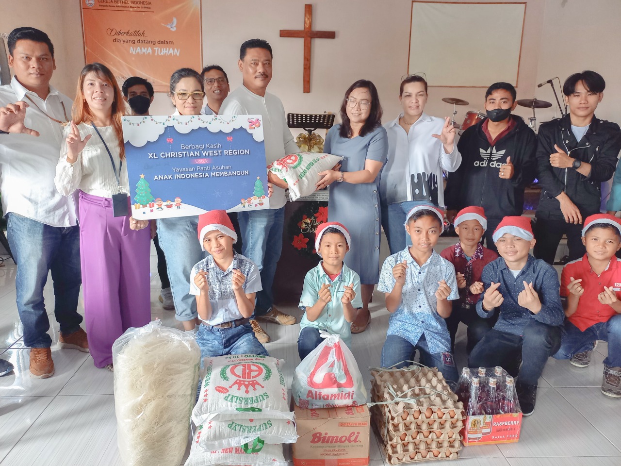 Sambut Natal Penuh Kasih Karyawan Xl Axiata Salurkan Donasi Ke Panti