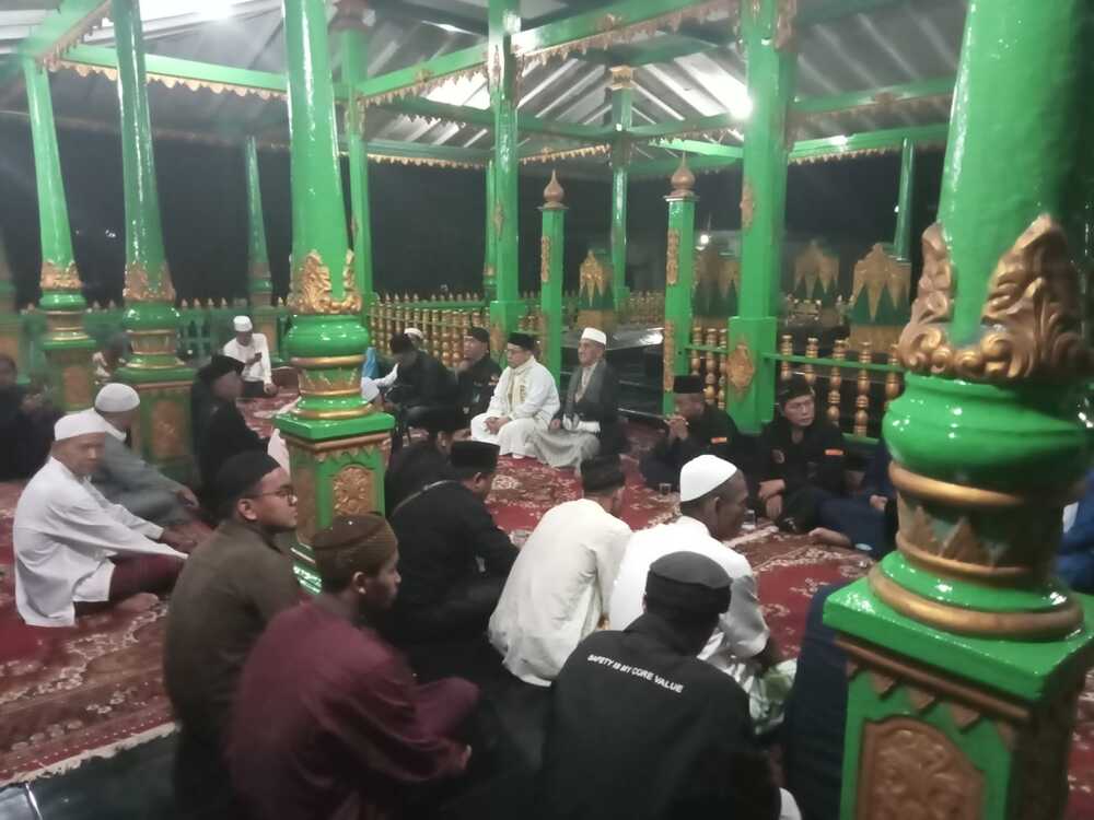 SMB IV dan Komunitas Ziarah Sarkub Kunjungi Makam Susuhunan Sultan Abdurrahman 