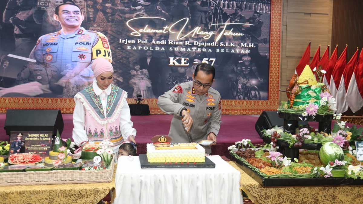 Syukuran Hangat Warnai Ultah Kapolda Sumsel Irjen Pol. Andi Rian yang ke-57