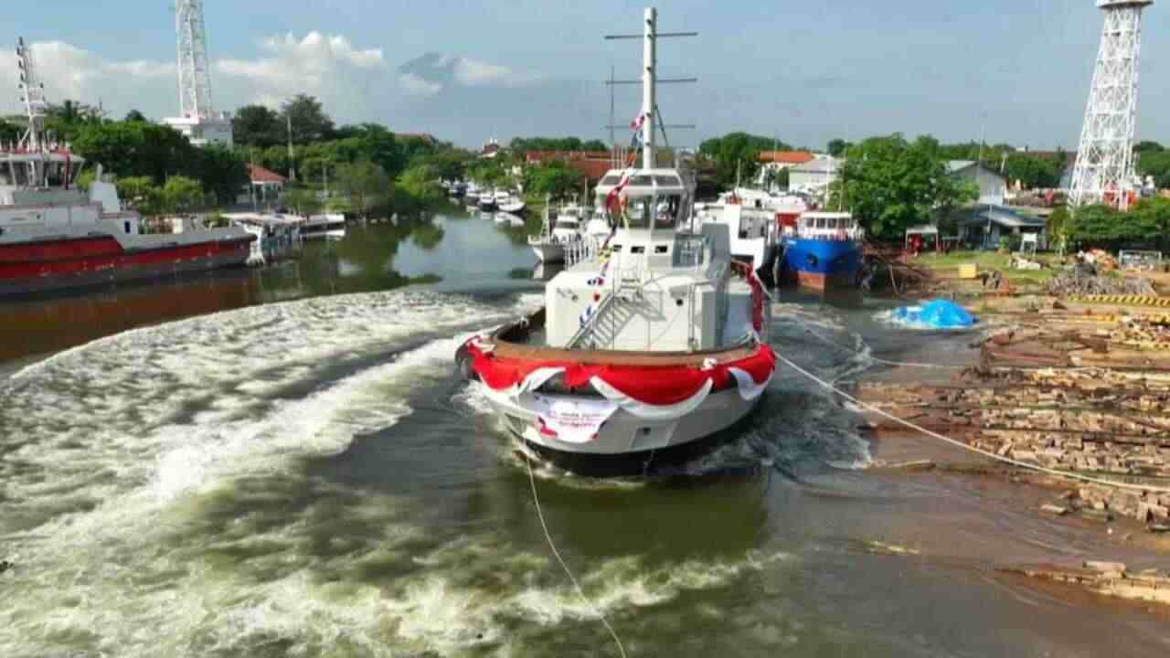 Harbour Tug Buatan Indonesia Siap Bantu Manuver Kapal Perang, Ini Spek Garangnya!