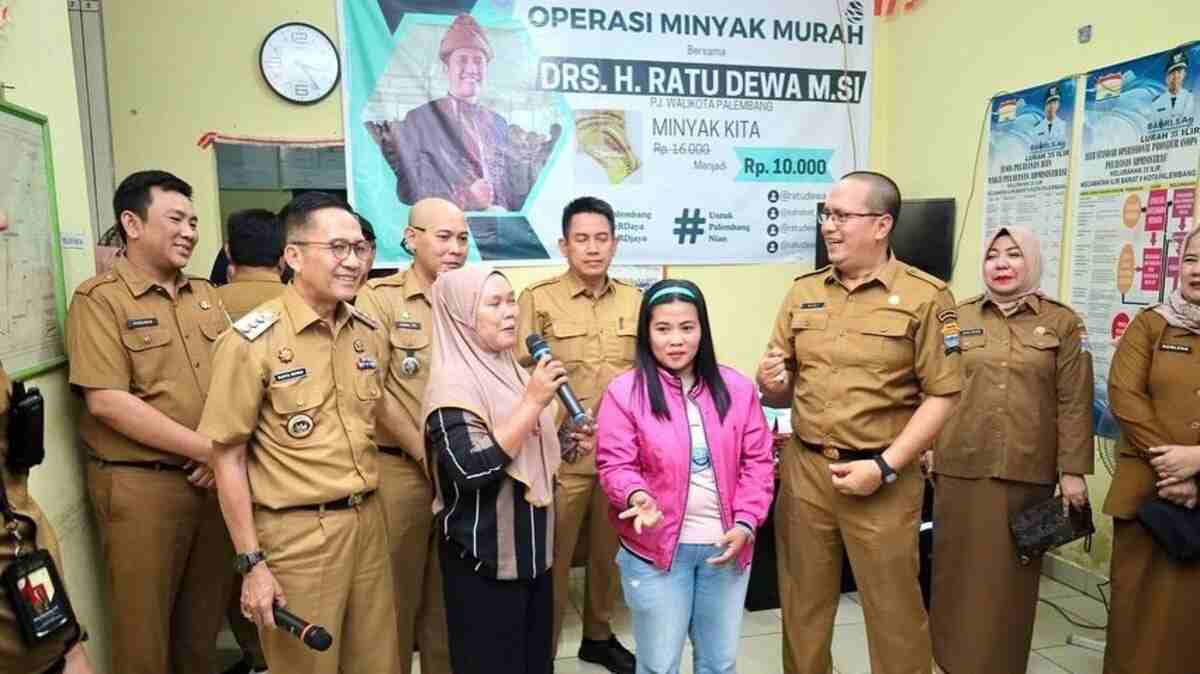 Langkah Strategis Pj Walikota Palembang Ratu Dewa Kendalikan Inflasi Lewat Operasi Pasar Minyak Goreng