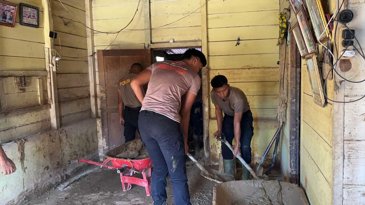 Aksi Cepat Brimob Sumut Bantu Warga Tapanuli Tengah Pasca Bencana