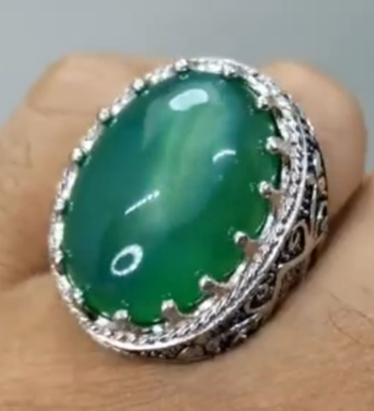 Pesona Keindahan dan Khasiat Chrysoprase, Batu Permata Favorit Raja Alexander Agung