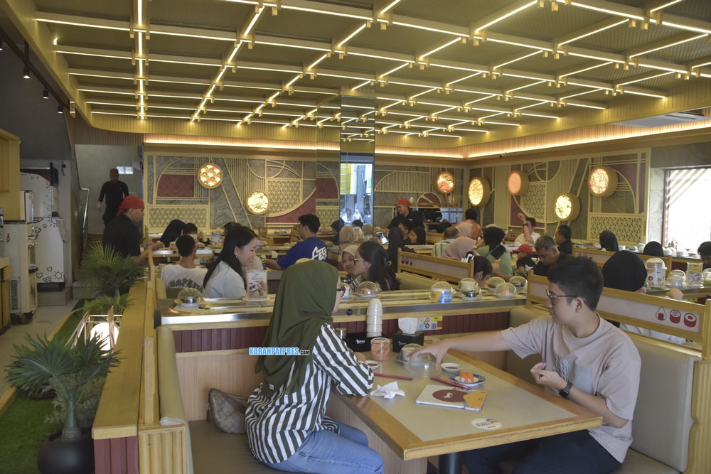 Tom Sushi Palembang Jadi Outlet Pertama dengan 2 Conveyor Belt, Bikin Pengalaman Makanmu Lebih Seru!