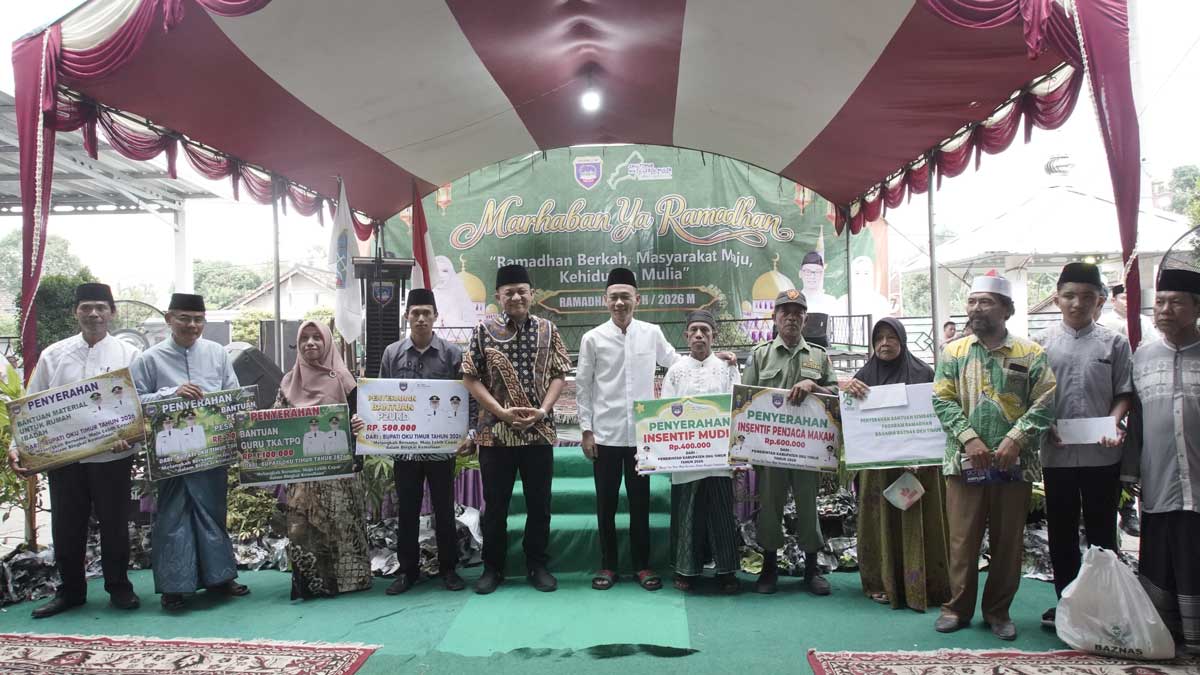 Momen Hangat Bupati Enos di Desa Nusa Tunggal: Ramadan Bukan Sekadar Menahan Lapar, Tapi Pererat Persaudaraan