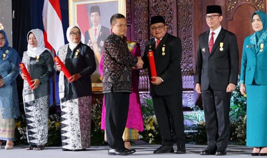 PJ Wako Trisko Defriyansa Terima Penghargaan Dharma Karya Kencana BKKBN RI
