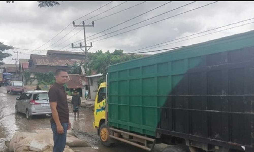 WADUH! Jalan Gandus Semakin Rusak, Warga Sekitar Minta Pemerintah Segera Bertindak 