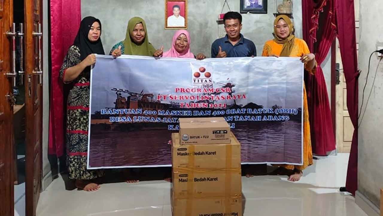 Bentuk Kepedulian, PT SLR Berikan CSR Bantuan 400 Kotak Masker dan Obat Batuk untuk Masyarakat Desa Lunas Jaya