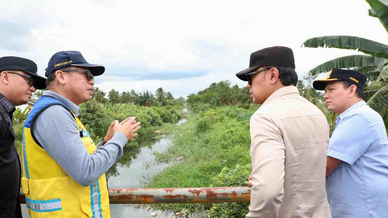 Tinjau Irigasi di Banyuasin, Wamendagri Bima Arya Soroti Masalah Sedimentasi  