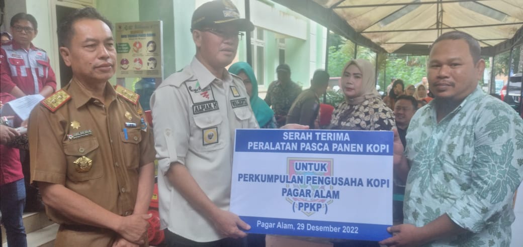 Pasca Panen Kopi, IKM di Kota Pagaralam Terima Bantuan Peralatan