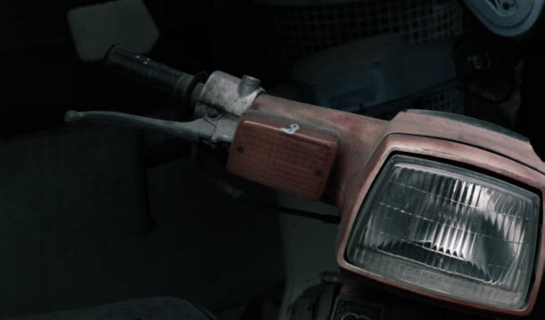 Jangan Langsung Ganti Aki! Ini 5 Penyebab Lampu Motor Bermasalah