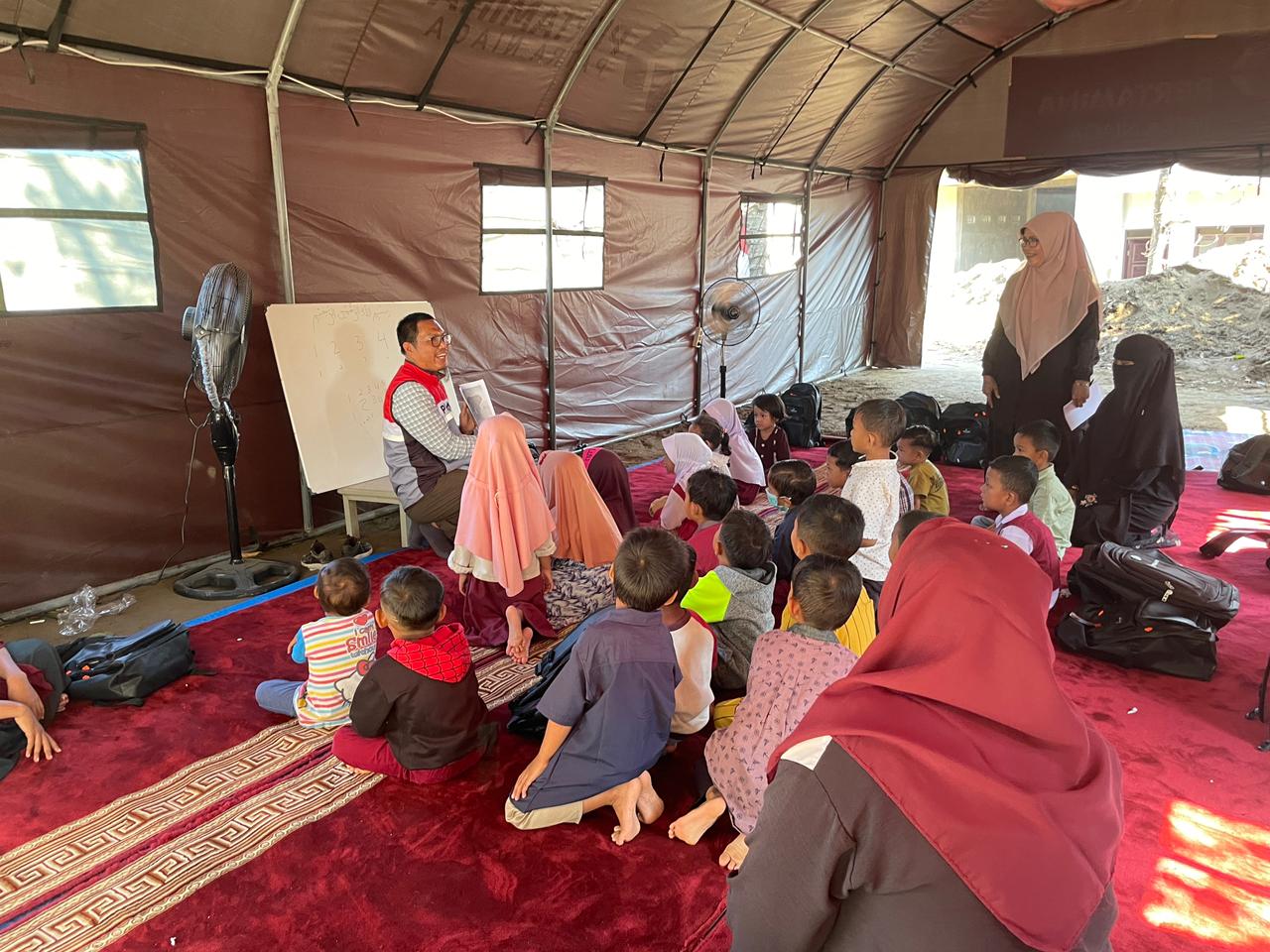 Pertamina Patra Niaga Bangun Sekolah dan Pesantren Sementara di Pidie Jaya