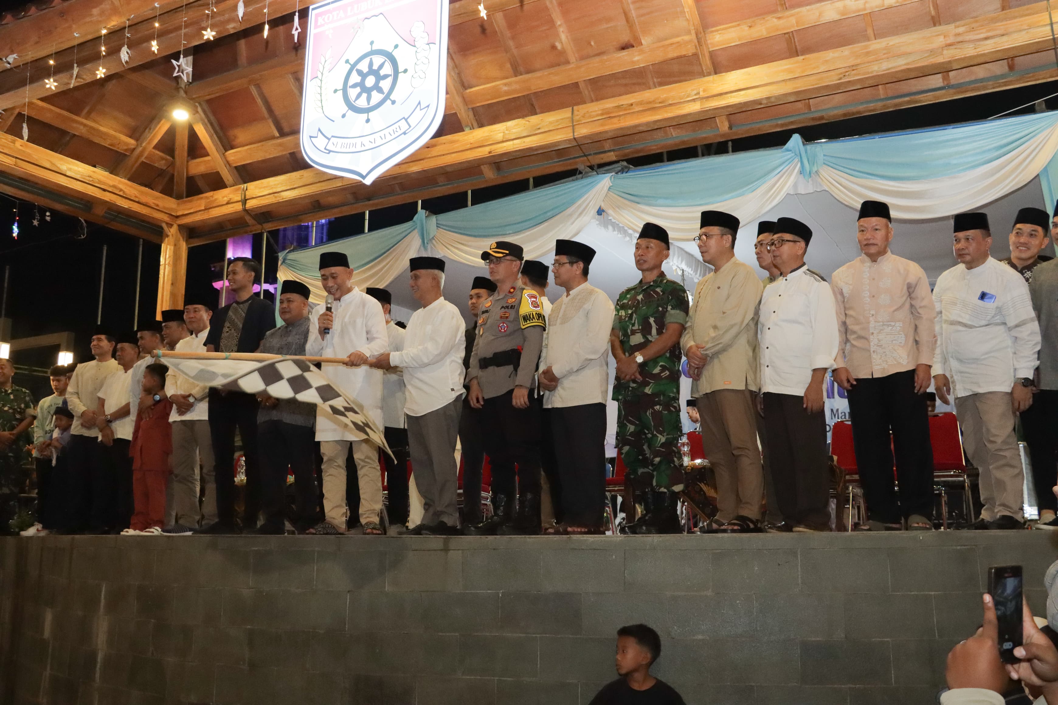 Wako dan Wawako Lubuk Linggau Lepas Konvoi Kendaraan Malam Takbiran