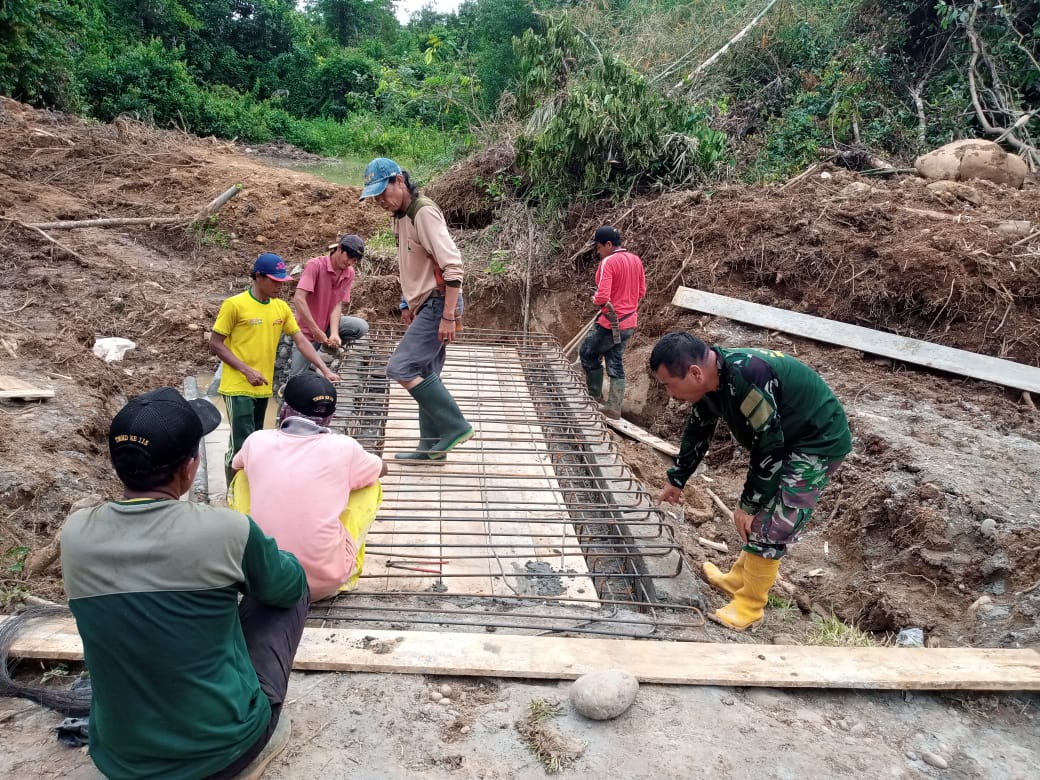 Papan Mal Dipasang Kerjakan Anyaman Besi 