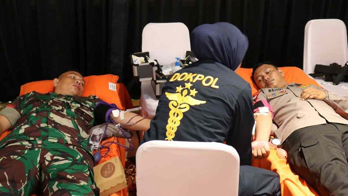 Peduli Kesehatan Masyarakat di HUT Bhayangkara ke 78, Polda Sumsel Gelar Bhakti Kesehatan Donor Darah