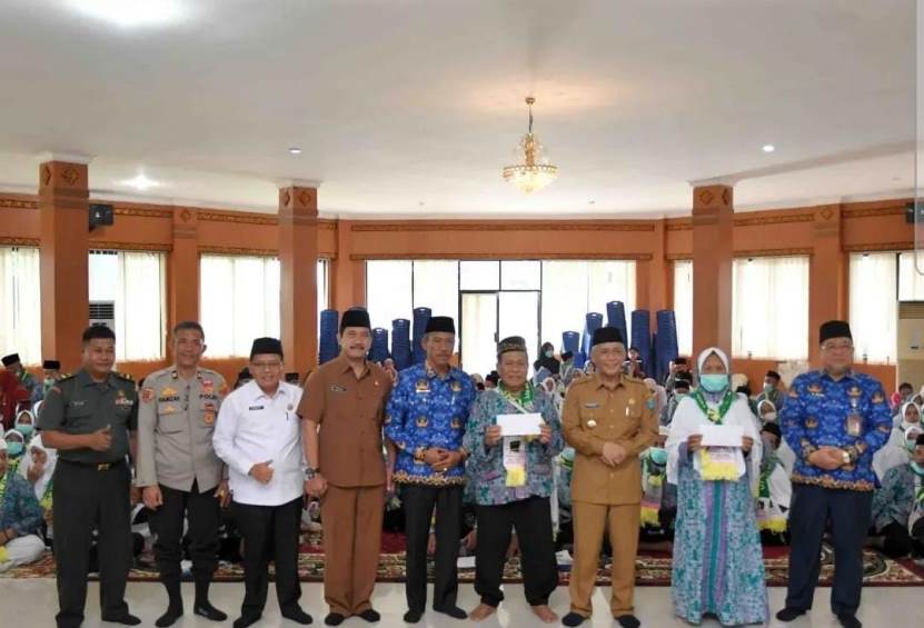 Berangkatkan Ratusan Jamaah Calon Haji, Bupati OKI Pesan Pelihara Wudhu