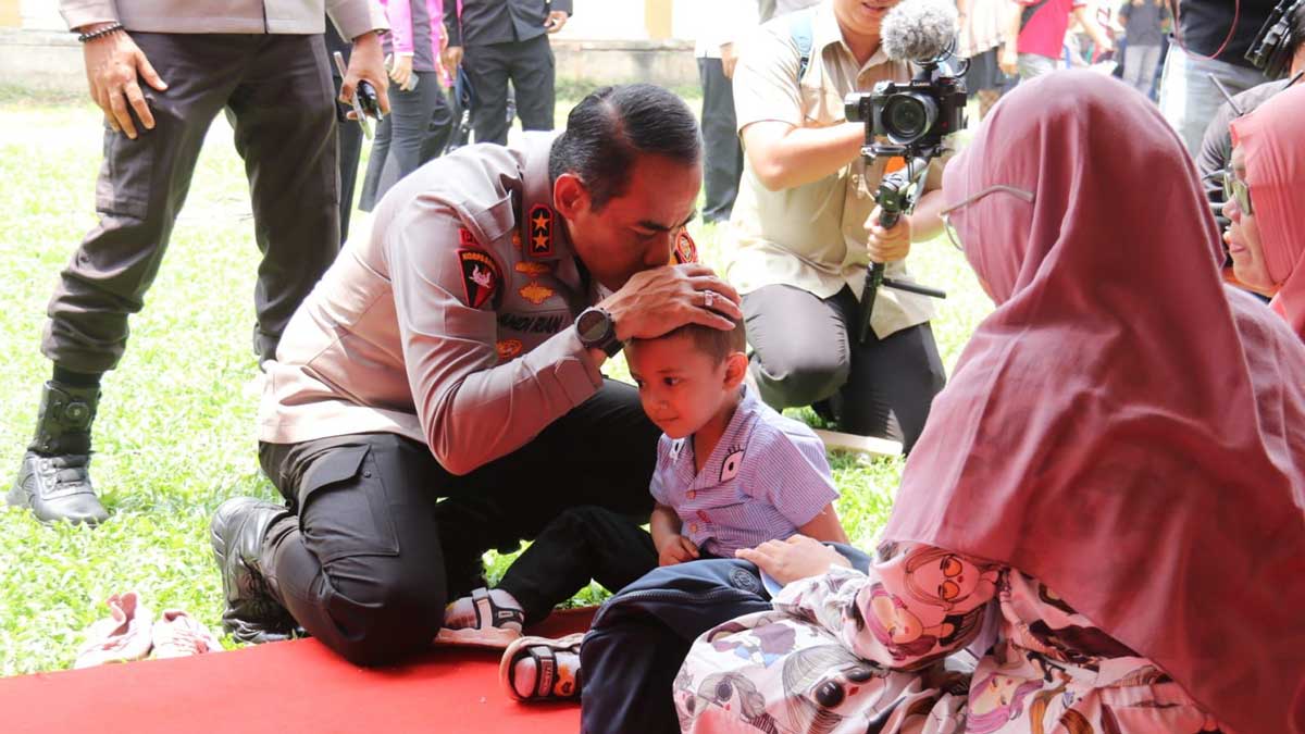 Puncak HKGB ke-72, Polda Sumsel Berangkatkan Umroh, Bedah Rumah Hingga Beri Bantuan Kursi Roda