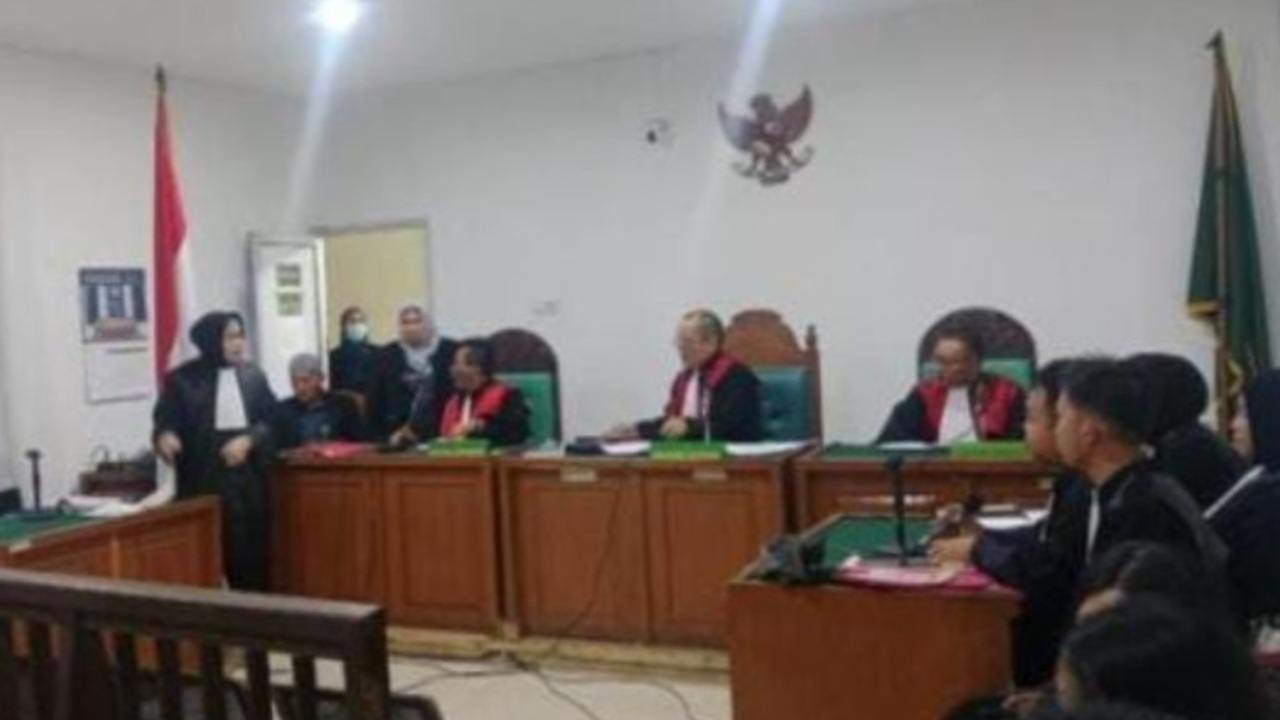 Lempar Bom Molotov ke Pos Polisi, Warga Palembang Divonis 9 Bulan Penjara