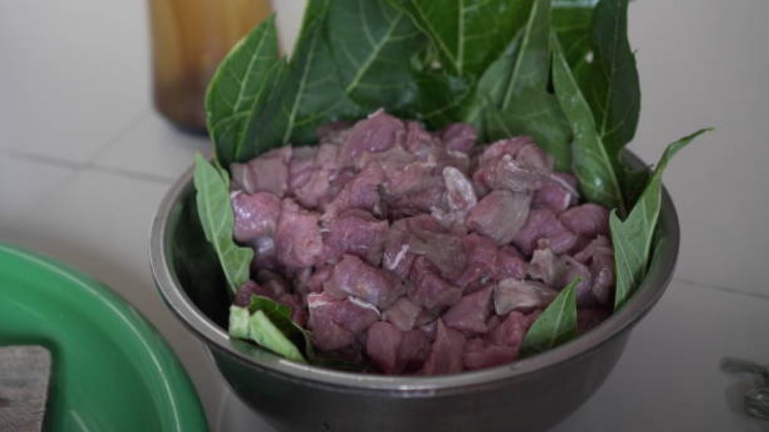 Cara Mudah Bikin Daging Kurban Lebih Empuk dengan Bahan Rumahan Ini