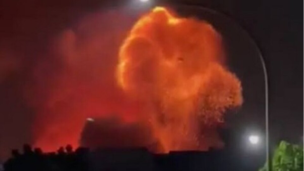 Gudang Peluru TNI Meledak, Terdengar Suara Dentuman dan Kobaran Api Membumbung Tinggi