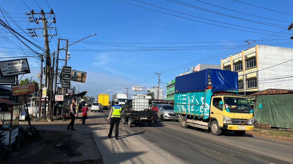 Pawas Ops Lilin Musi Turun Langsung Urai Macet, Jalintim Palembang–Betung Sempat Antre 3 Km