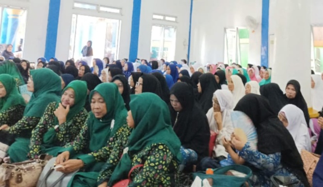  Ngaji Bulanan di Pendopo, Para Ibu Gotong Royong Kumpul Dana Bangun Pesantren