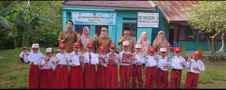 Pemkab Lahat Berikan Bantuan Seragam Sekolah Untuk Siswa SD dan SMP 