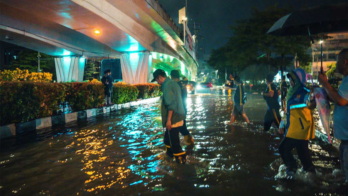 Turun Langsung ke Lokasi Banjir, Ratu Dewa: Semua Pejabat Dinas Terkait Diminta Jangan Tidur Dulu