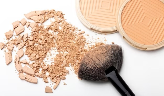 Sering Banget Dilakukan! Ini 4 Kesalahan Saat Menggunakan Compact Powder