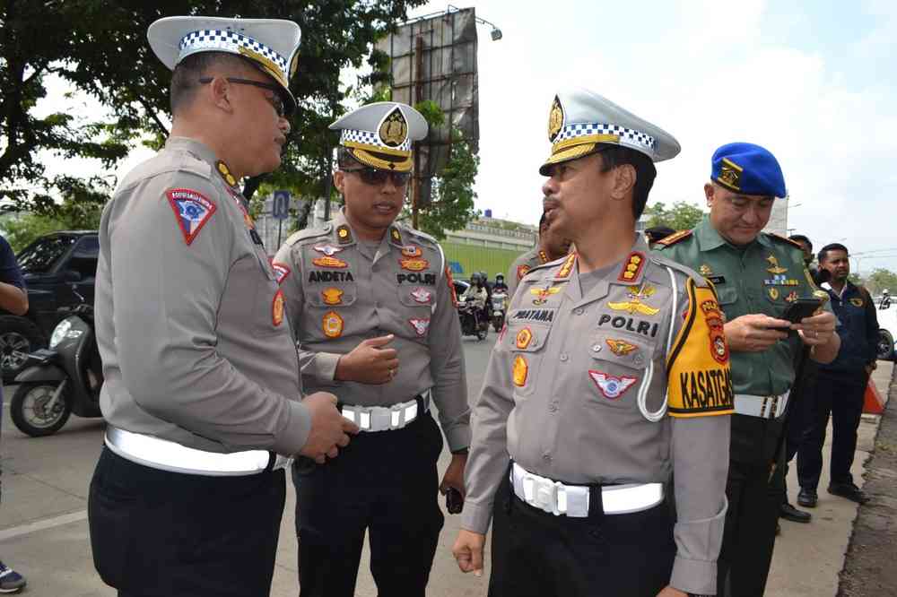 Tertibkan Truk Besar Masuk Kota Palembang Di Luar Jam Operasional ...