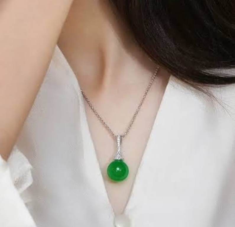 KEREN! Kalung Batu Akik Ini Bikin Wanita Makin Cantik