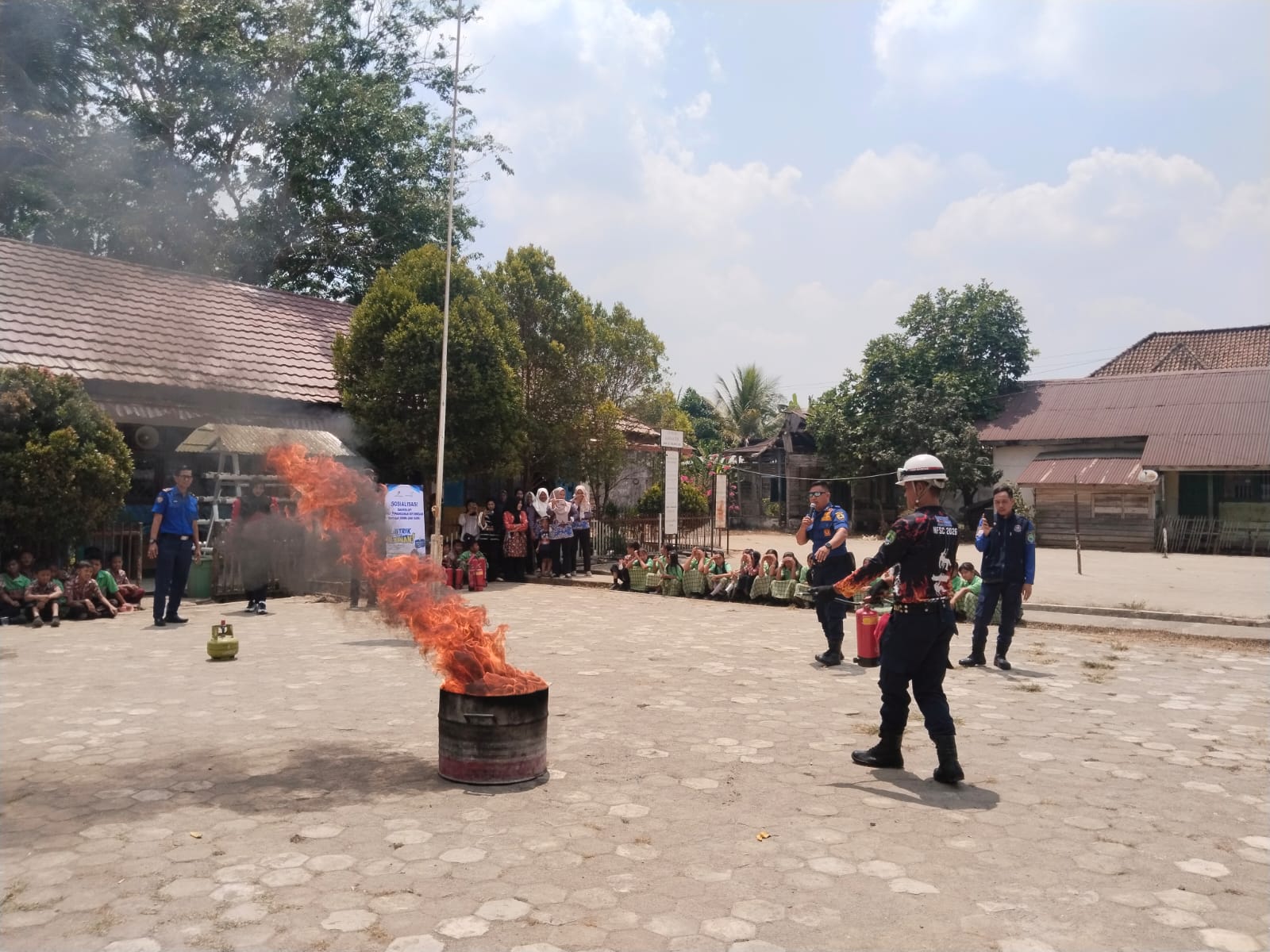 Medco E&P dan Damkar PALI Bekali Siswa SDN 33 Ibul Ilmu Hadapi Bahaya Api