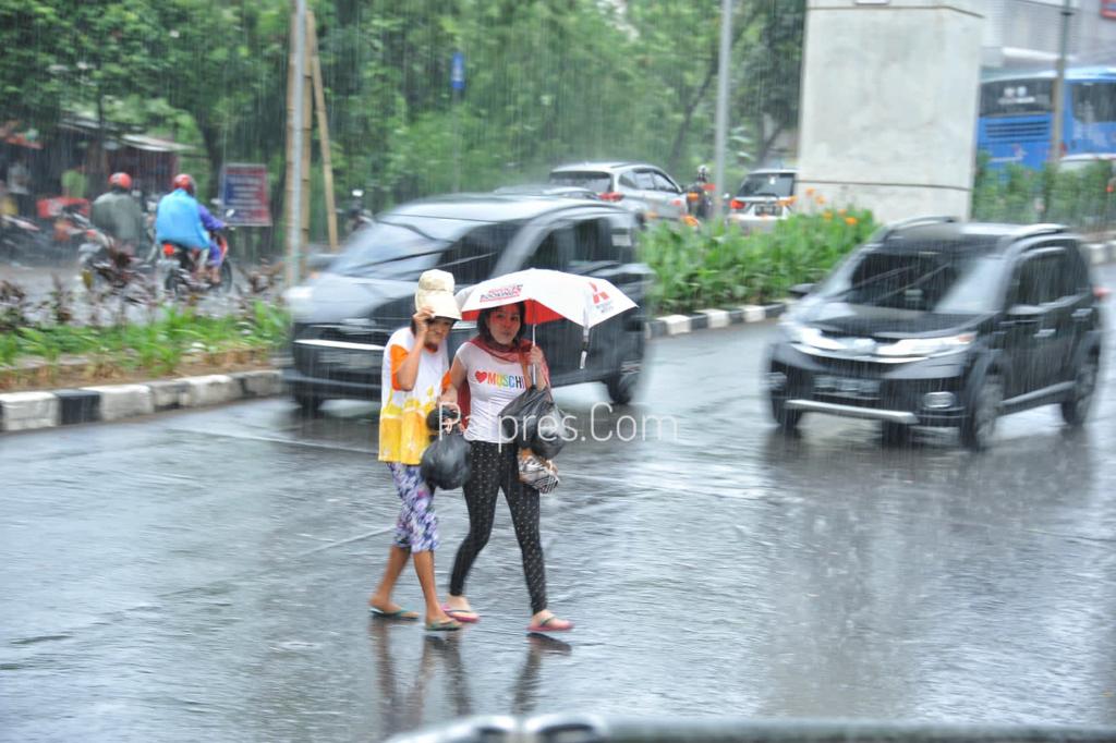 Peringatan Dini Hari Sumatera Selatan Jumat 22 Desember 2023: Palembang Diprediksi Hujan Petir di Siang Hari