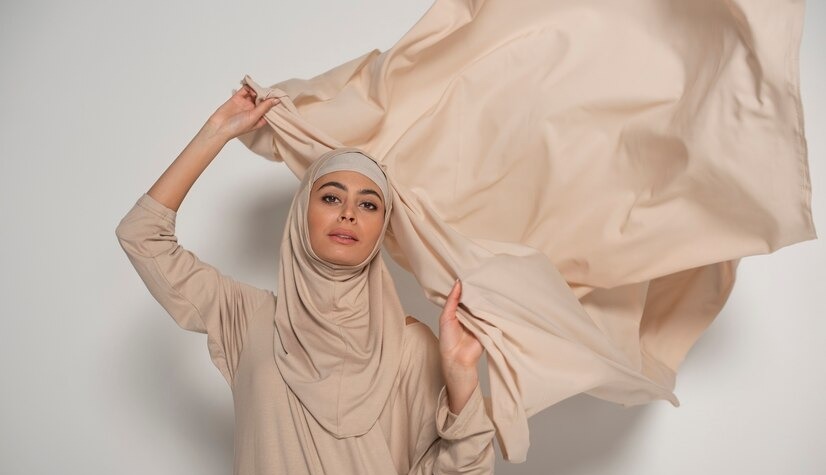 Catat! 7 Warna Hijab Ini Bisa Bikin Kulit Jadi Lebih Cerah, Tampil Menawan di Hari Lebaran