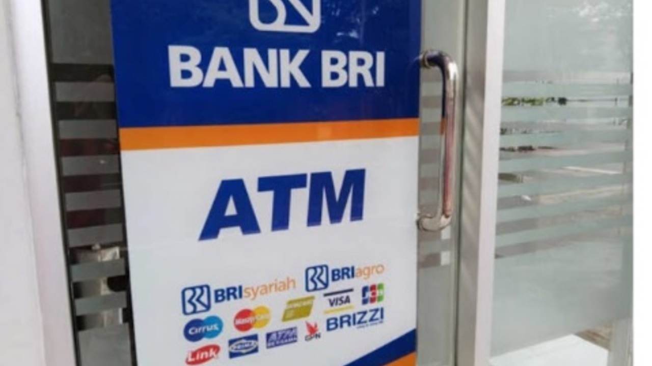 Lidia Rasakan Manfaat Luasnya Jaringan ATM BRI hingga ke Tengah Perkebunan Sawit di Seluma Bengkulu