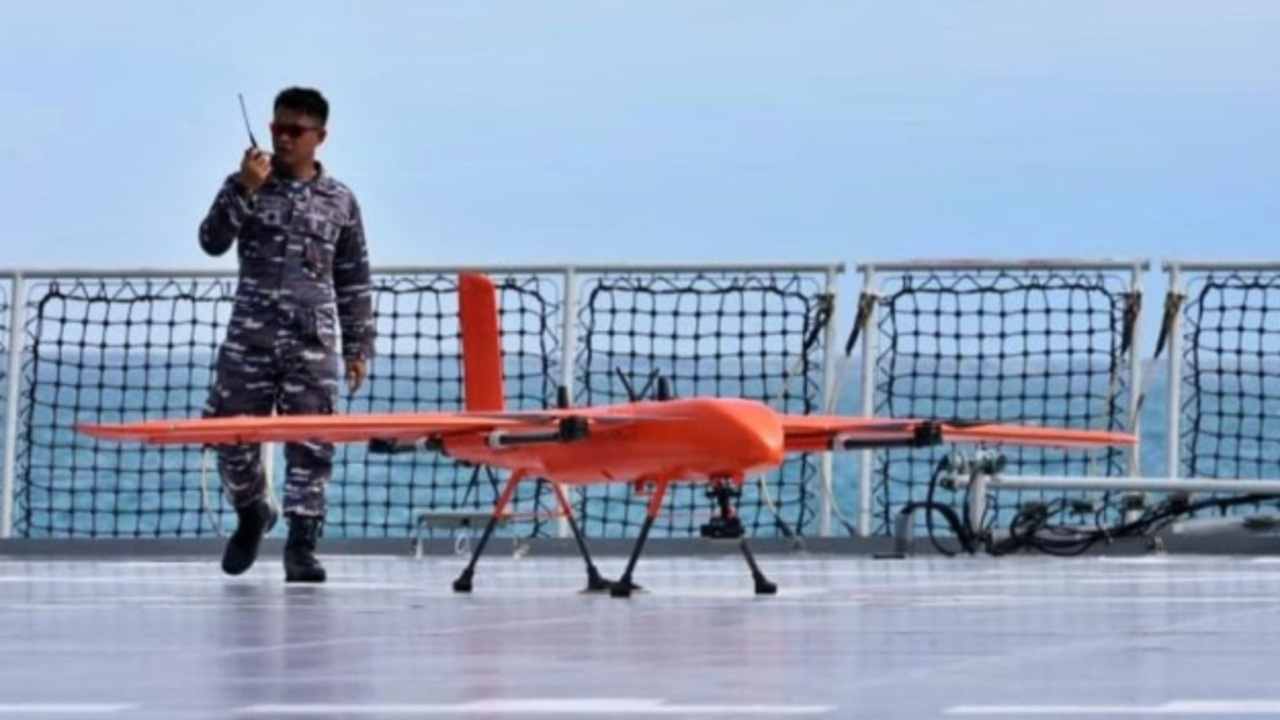 KEREN! TNI AL Uji Drone Canggih VTOL di Atas KRI Semarang 594, Ini Hasilnya