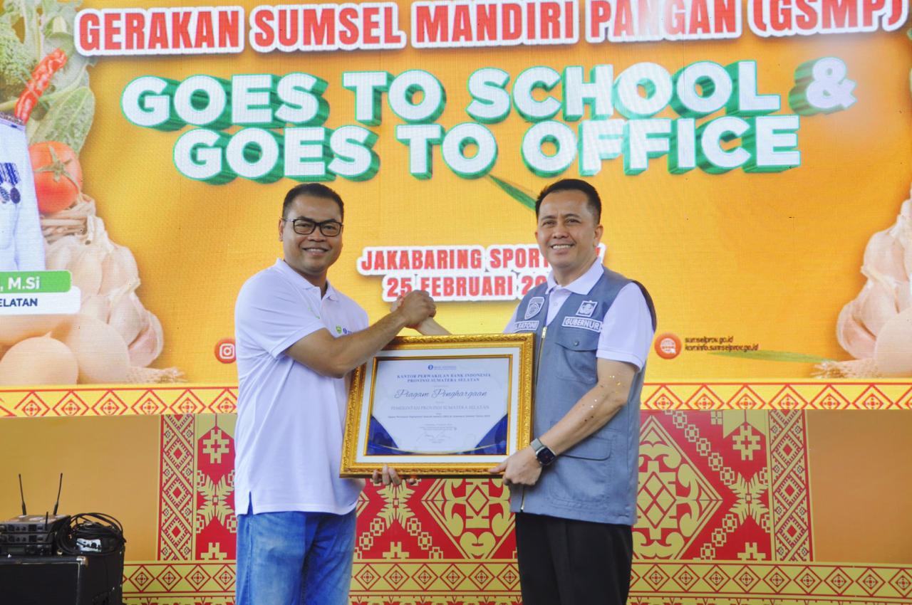 Kampanyekan GSMP, BI Sumsel Bagikan Bantuan 5.000 Bibit Cabai untuk Sekolah di Sumatera Selatan