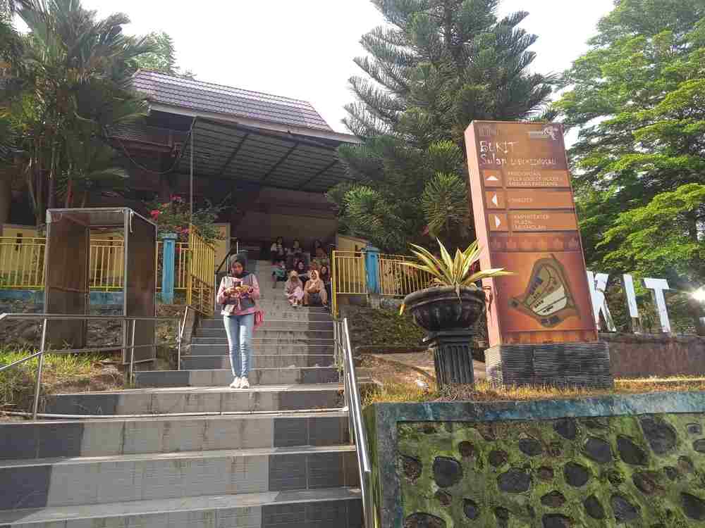 Wisata Alam Bukit Sulap Lubuklinggau Sepi, Pengunjung Minta Perbaiki Fasilitas WC dan Kebersihan