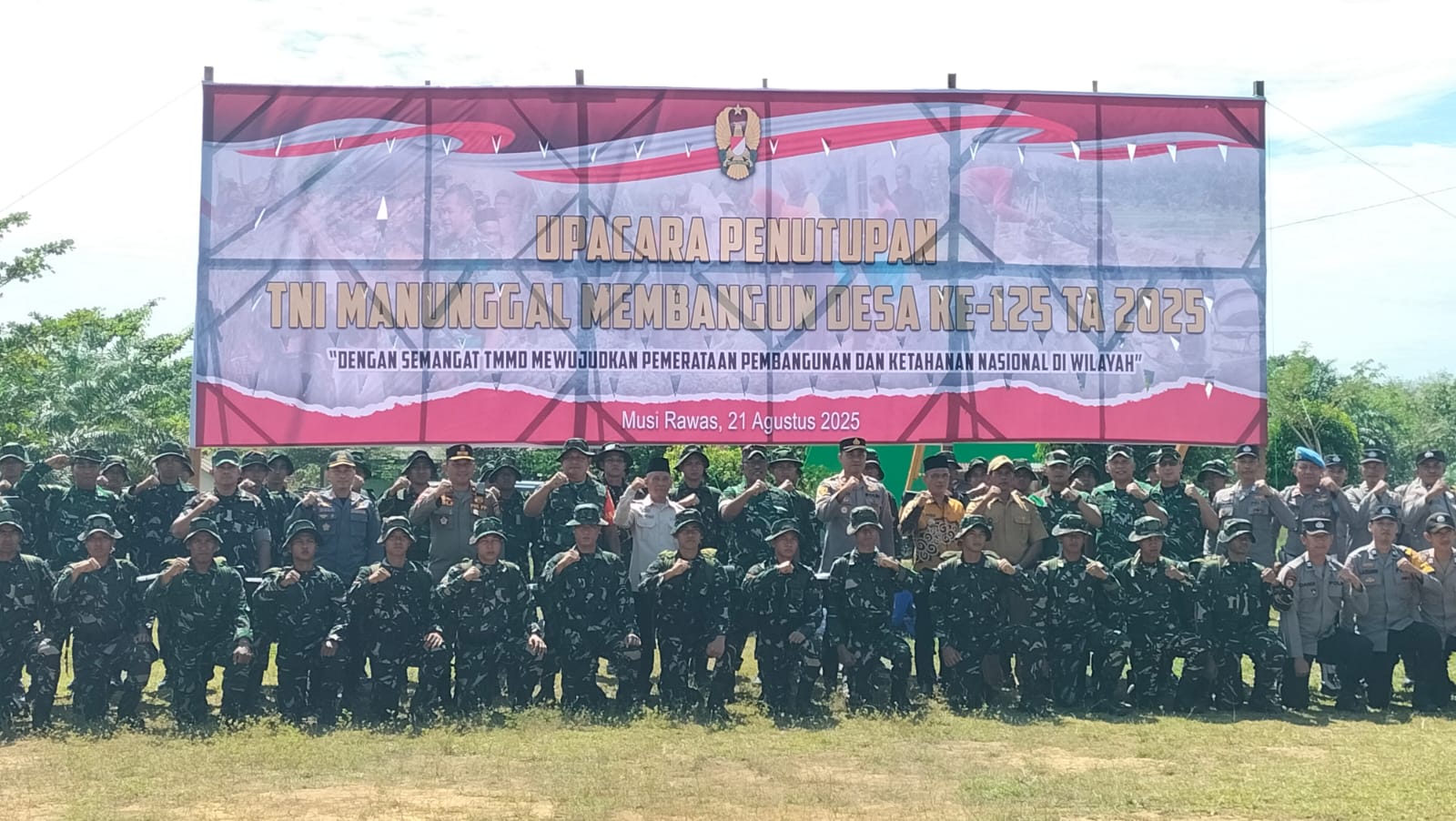 Danrem 044/Gapo Brigadir Jenderal TNI Adri Koesdyanto Pimpin Upacara Penutupan TMMD Ke-125
