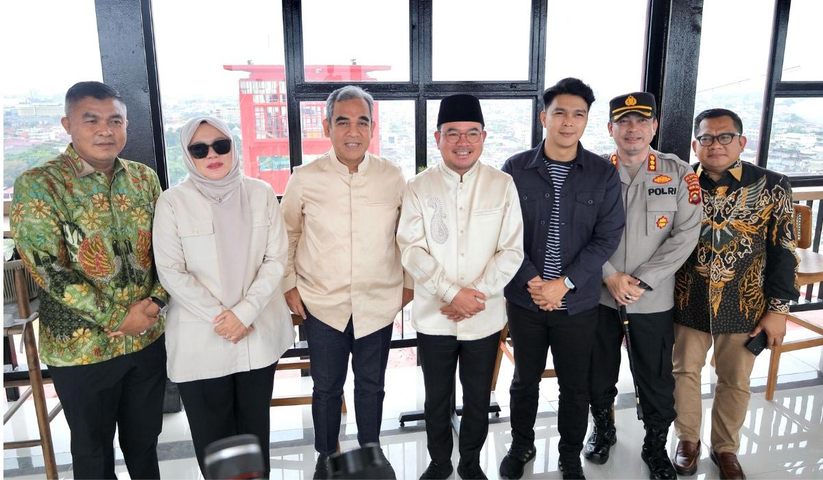 Wawako Palembang Dampingi Ketua MPR RI Naik Tower Jembatan Ampera, Ini Komentar Ahmad Muzani