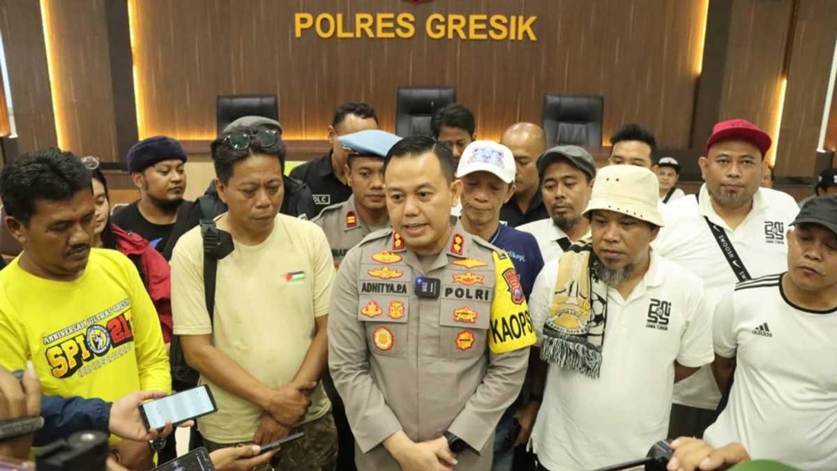 Ricuh di Gelora Joko Samudro: Insiden Lemparan Batu Dibalas Gas Air Mata, Polisi bukan Musuh Suporter