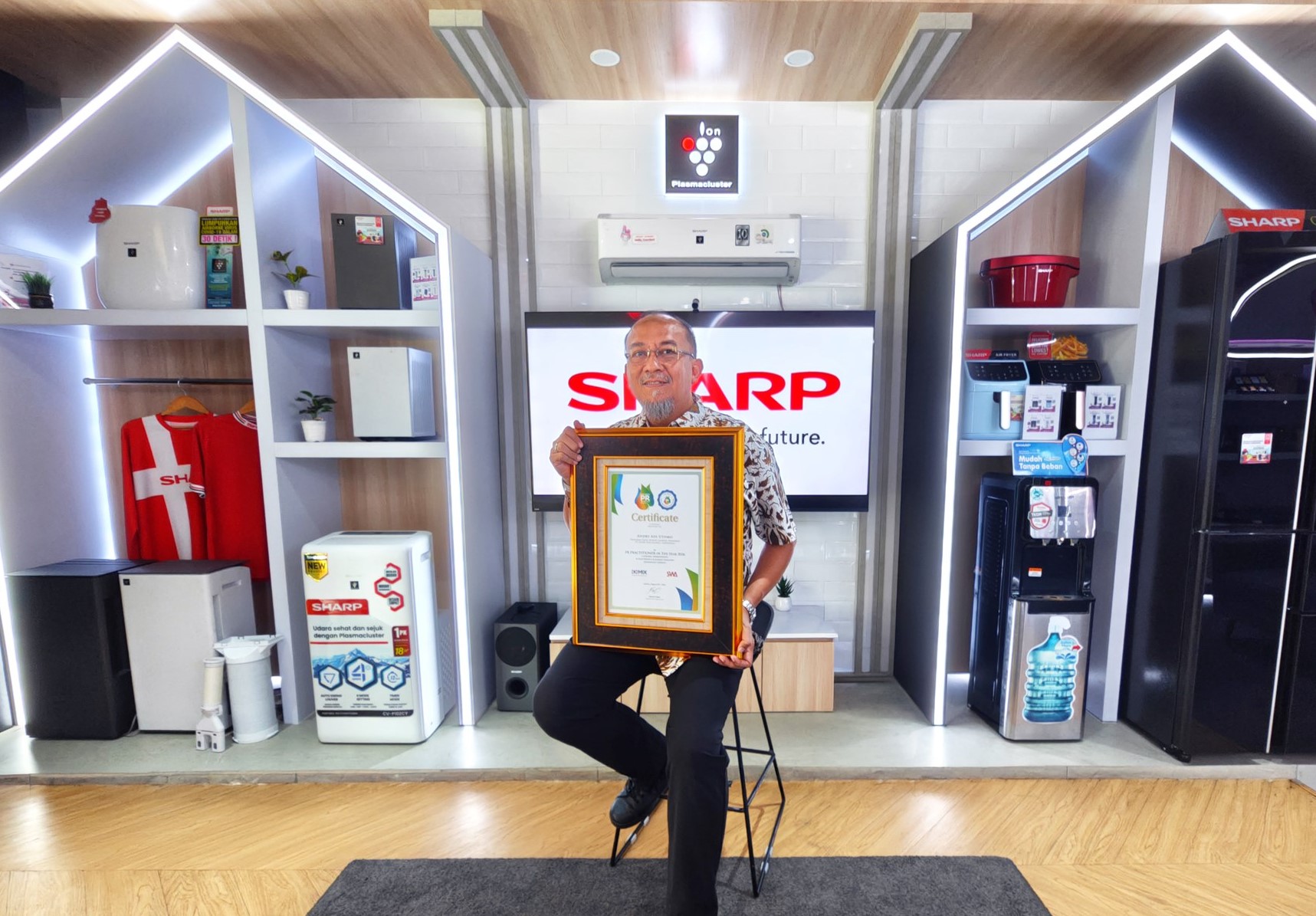 MENYALA SHARP! Borong 2 Gelar Spesial di Indonesia PR Practitioner of the Year 2026, Jurnalis Auto Respek!