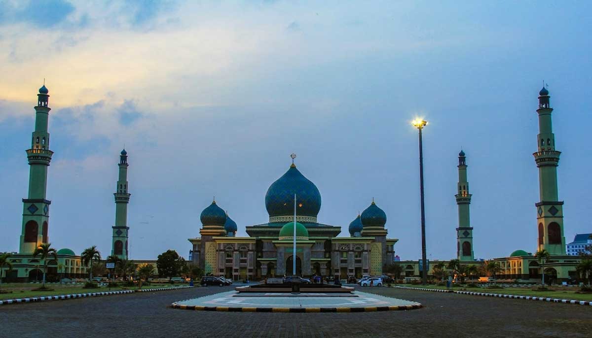 Masjid Termegah di Pekanbaru Ini Mirip Taj Mahal India, Kubah Warna Emasnya Mewah 