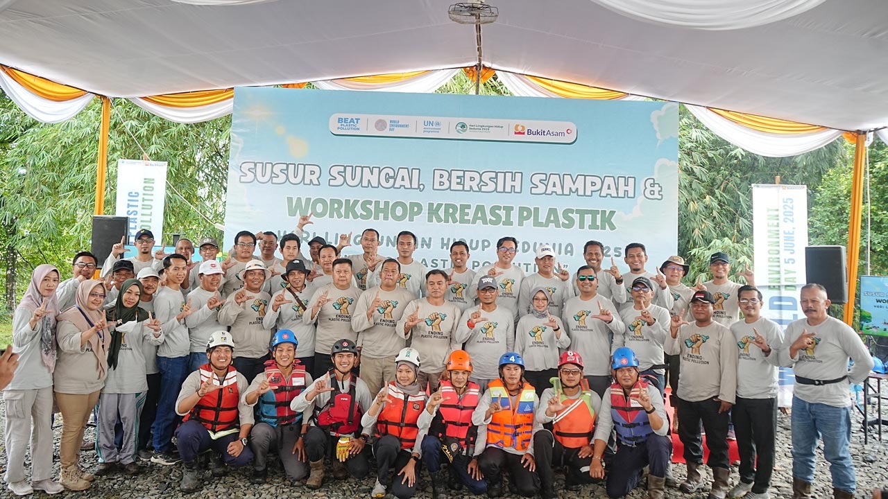 Bukit Asam Wujudkan Kepedulian Lingkungan Lewat Susur Sungai dan Ending Plastic Pollution Workshop